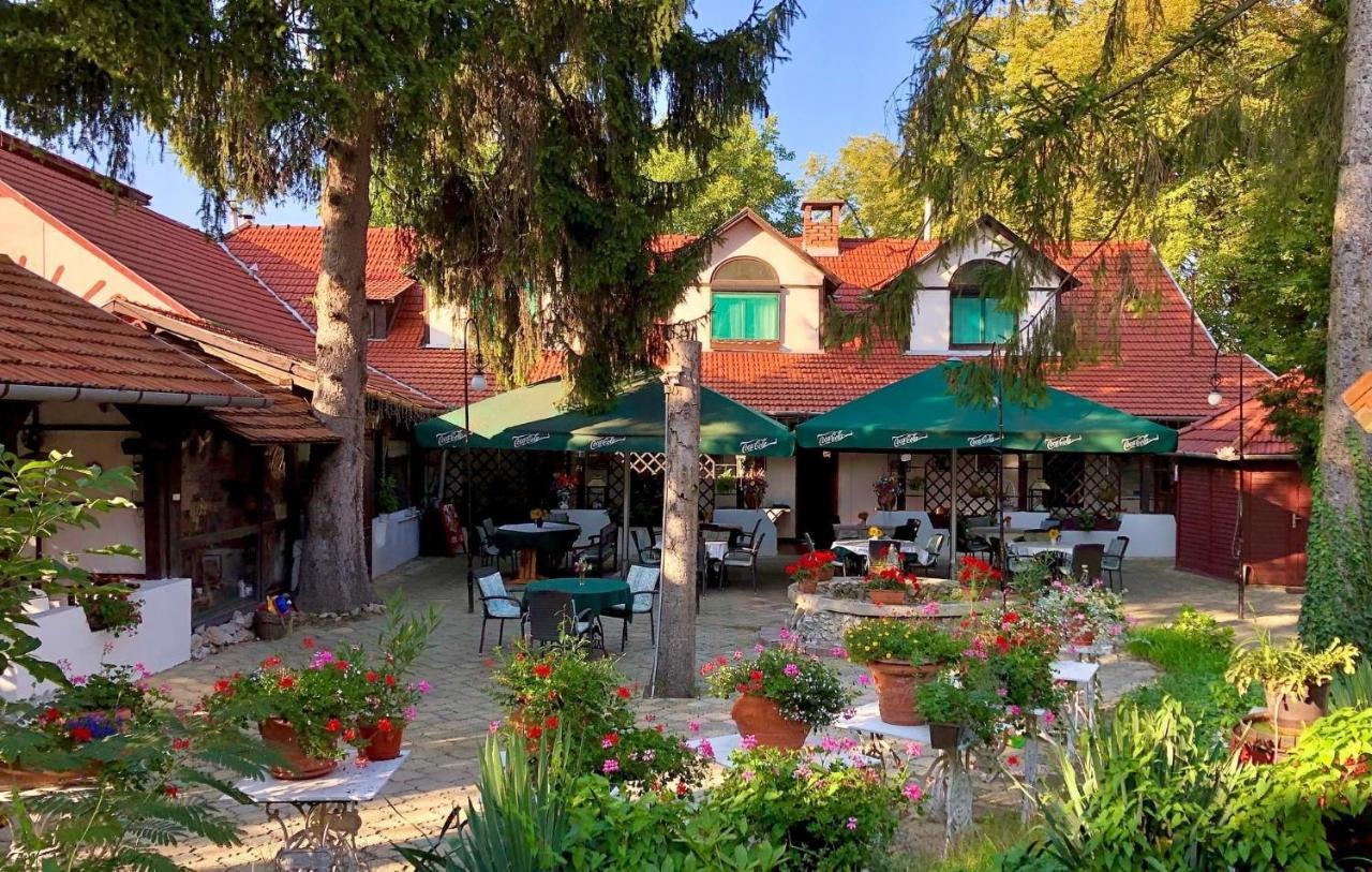 Talizman Etterem Panzio Hotel Miskolc Bagian luar foto